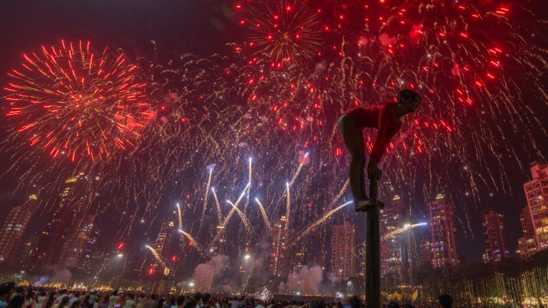 Милиони индийци отбелязаха празника на светлината Дивали (снимки)