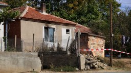 Съседи спасили братчето на Фахри, обвинен за убийството на майка си, сестра си и леля си