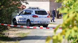 Младият мъж, избил семейството си в Бургаско, и баща му имали ограничителна заповед (снимки)
