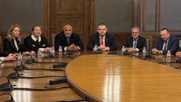 ПП-ДБ: Унизителна снимка на сливането на ГЕРБ и новото начало от тази сутрин