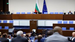 След седмица без заседания депутатите успяха да съберат кворум