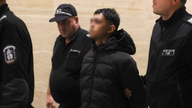 Започна делото срещу 15-годишния Георги, убил връстника си Красимир в мол с нож в сърцето