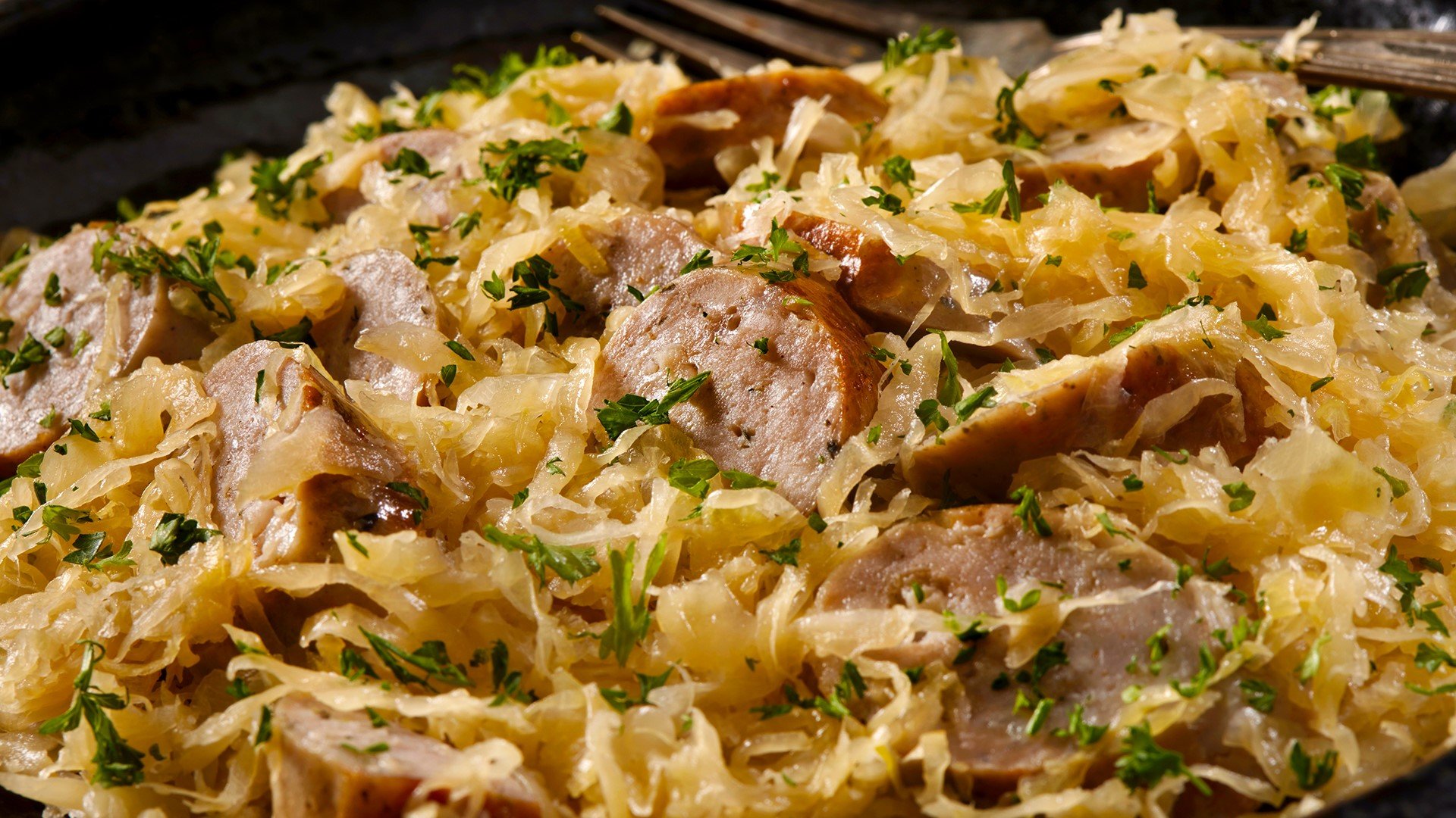 Кисело зеле с пушена наденичка