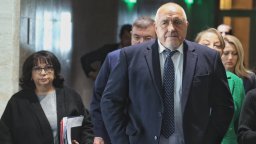 Борисов заръча на финансовата министърка да прехвърли от НСО колите и шофьорите на Радев