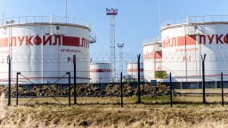 Парламентът готви спешни промени за "Лукойл", особен управител ще поеме контрола