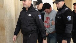 Убиецът от Люляково пред съда: "Не съм авджия". Експертиза сочи, че жертвите са подпалени живи