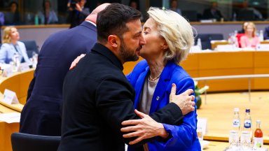 "Беше като потъващ кораб". Как бе сключена сделката за финансирането на Украйна