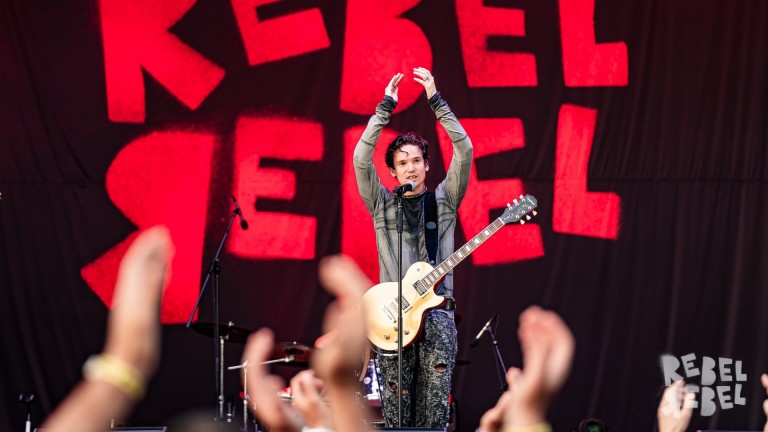 Цар Плъх излизат от тишината с ново тъмно поп изкушение