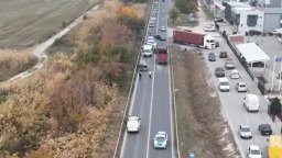 Шофьор загина в челен удар с камион на околовръстния път в Пловдив