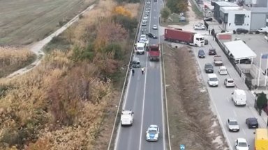 Шофьор загина в челен удар с камион на околовръстния път в Пловдив