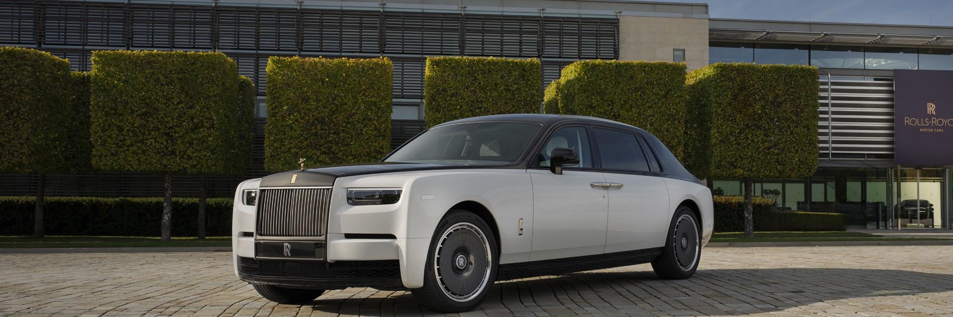 Rolls-Royce направи специален Phantom за 100-годишнината на седана