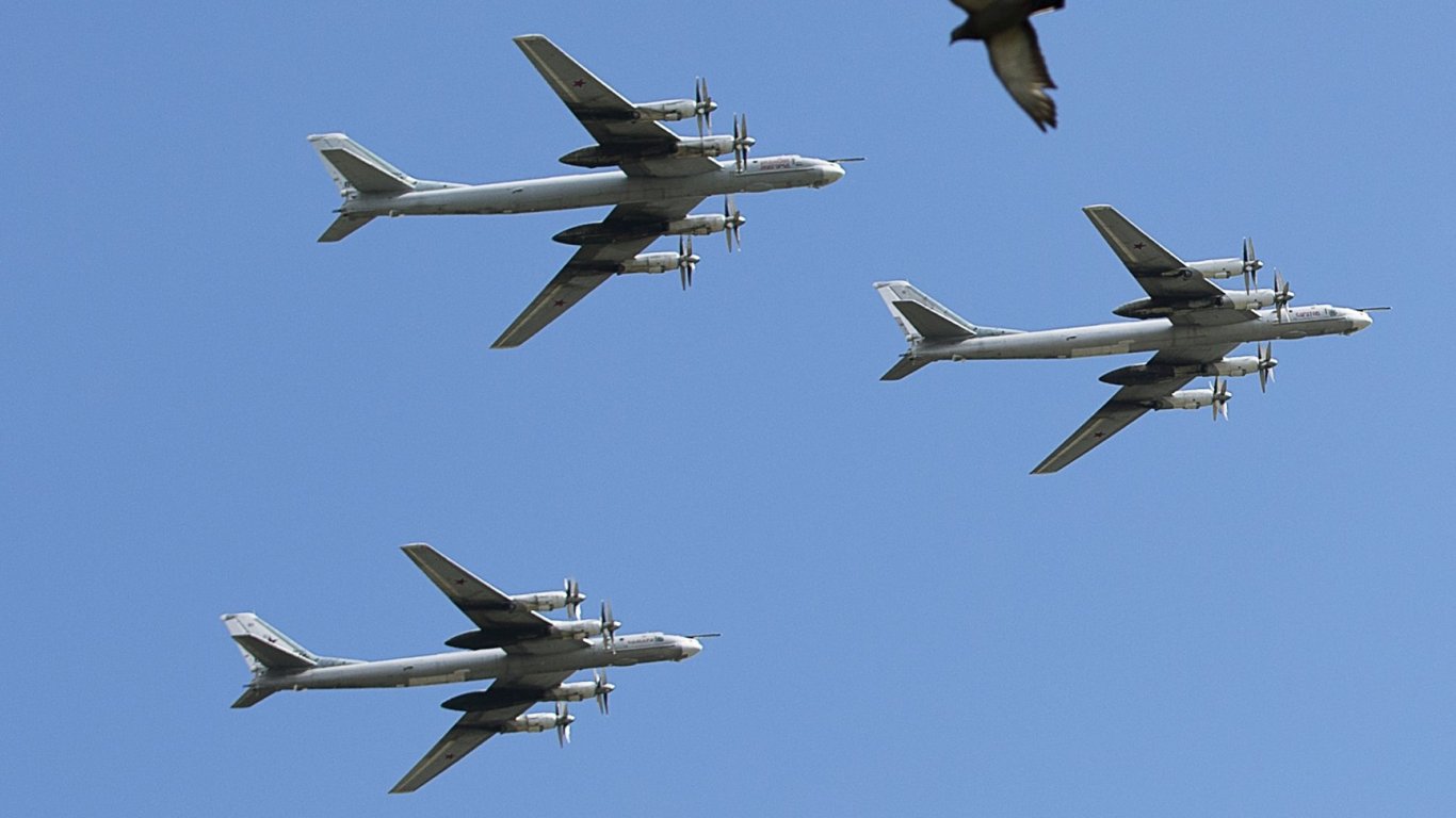 Токио вдигна изтребители заради руски стратегически бомбардировачи над Японско море