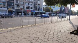 Монтираха нови преградни пана на ключови булеварди в Пловдив