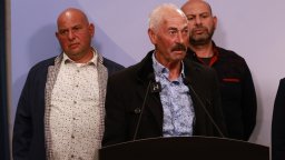 Фермер от Велинград заплаши да изгори стадото си от над 2000 овце, ако не получи помощ 