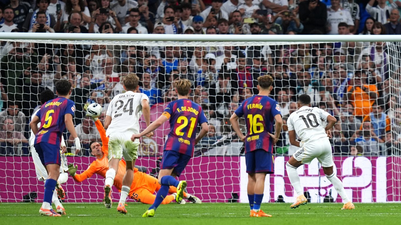 Реал Мадрид сложи край на тежка серия срещу Барселона, като спечели първото си Ел Класико