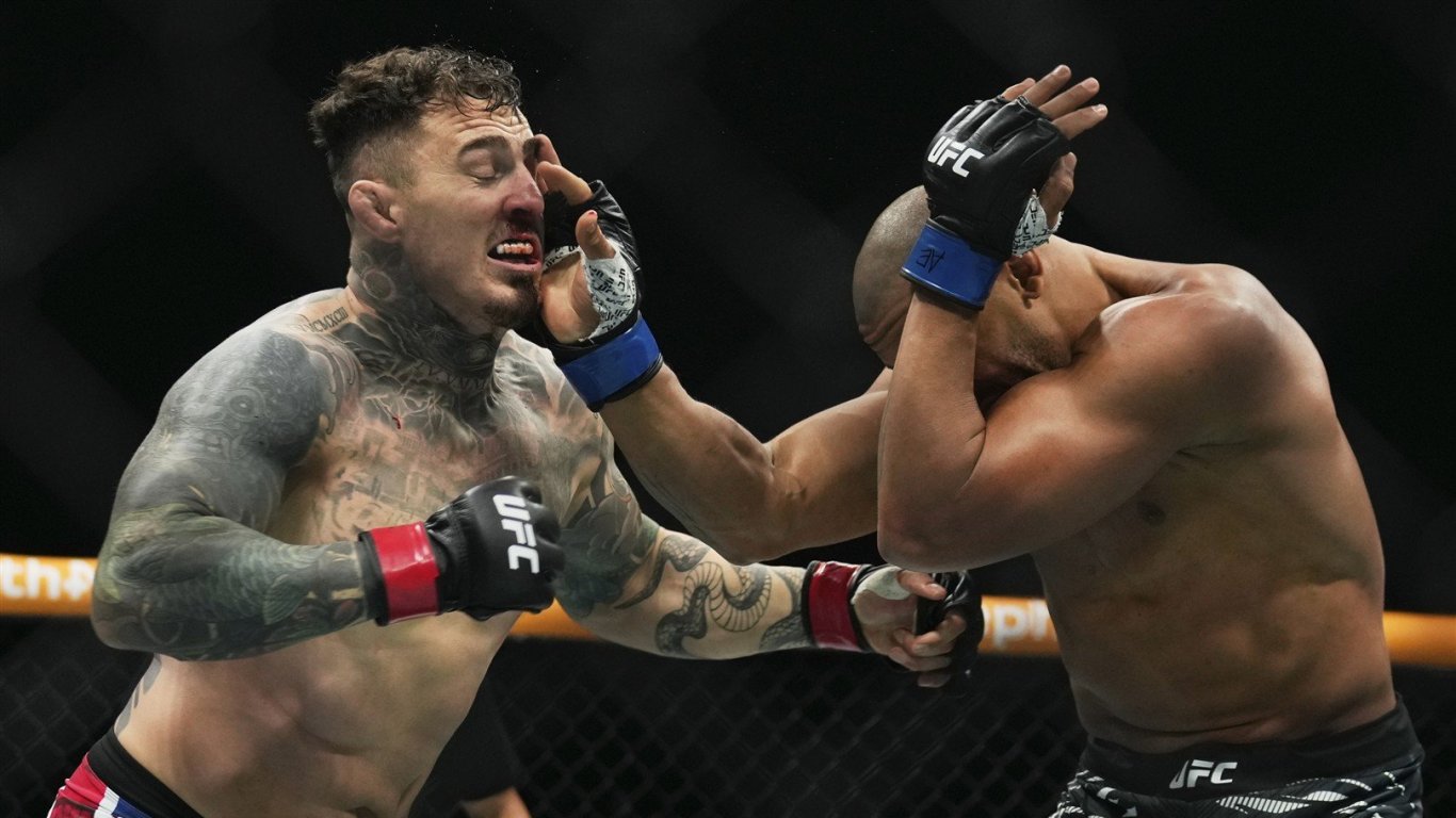 Аспинал проговори след бъркането в очите, а UFC вече реди реванша за титлата (Видео)