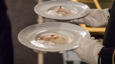 25 души са били хоспитализирани след натравяне в ресторант в Истанбул