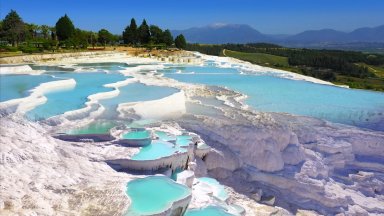 Памуккале: Блестящите "памучни замъци" и историята, от която Турция печели милиони