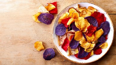 Хрупкаво удоволствие: Цветен зеленчуков чипс