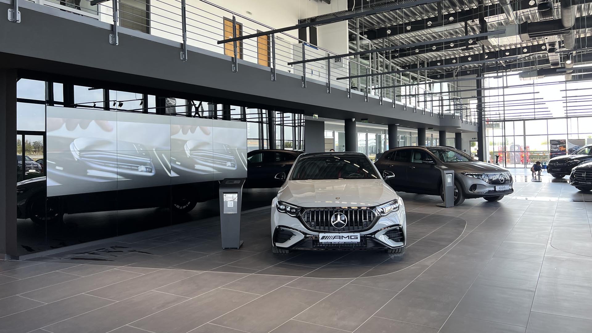 Новият шоурум на Mercedes-Benz в Пловдив