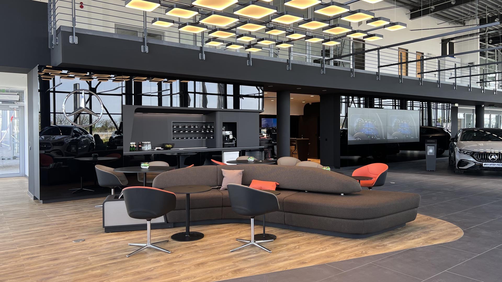 Новият шоурум на Mercedes-Benz в Пловдив