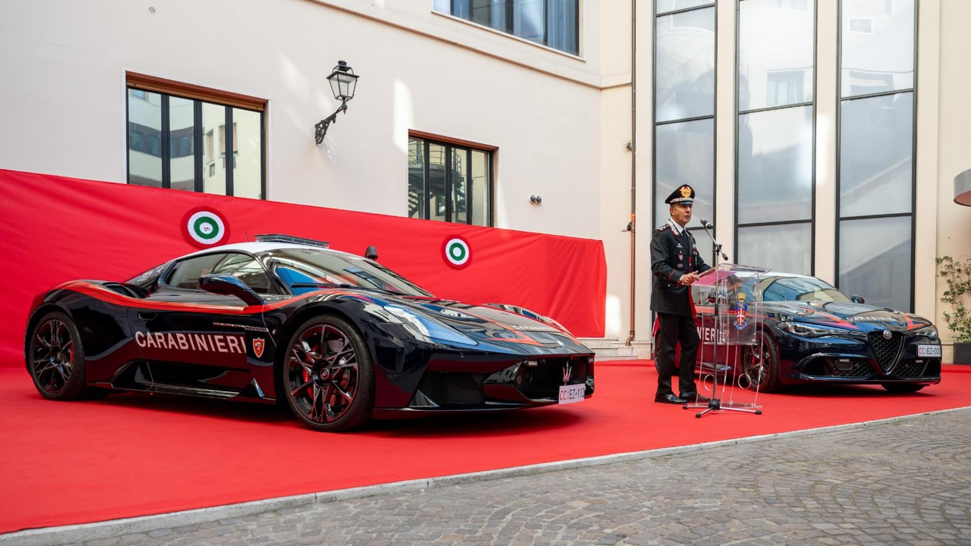 Карабинерите получиха Maserati MCPura и Alfa Romeo Giulia Quadrifoglio
