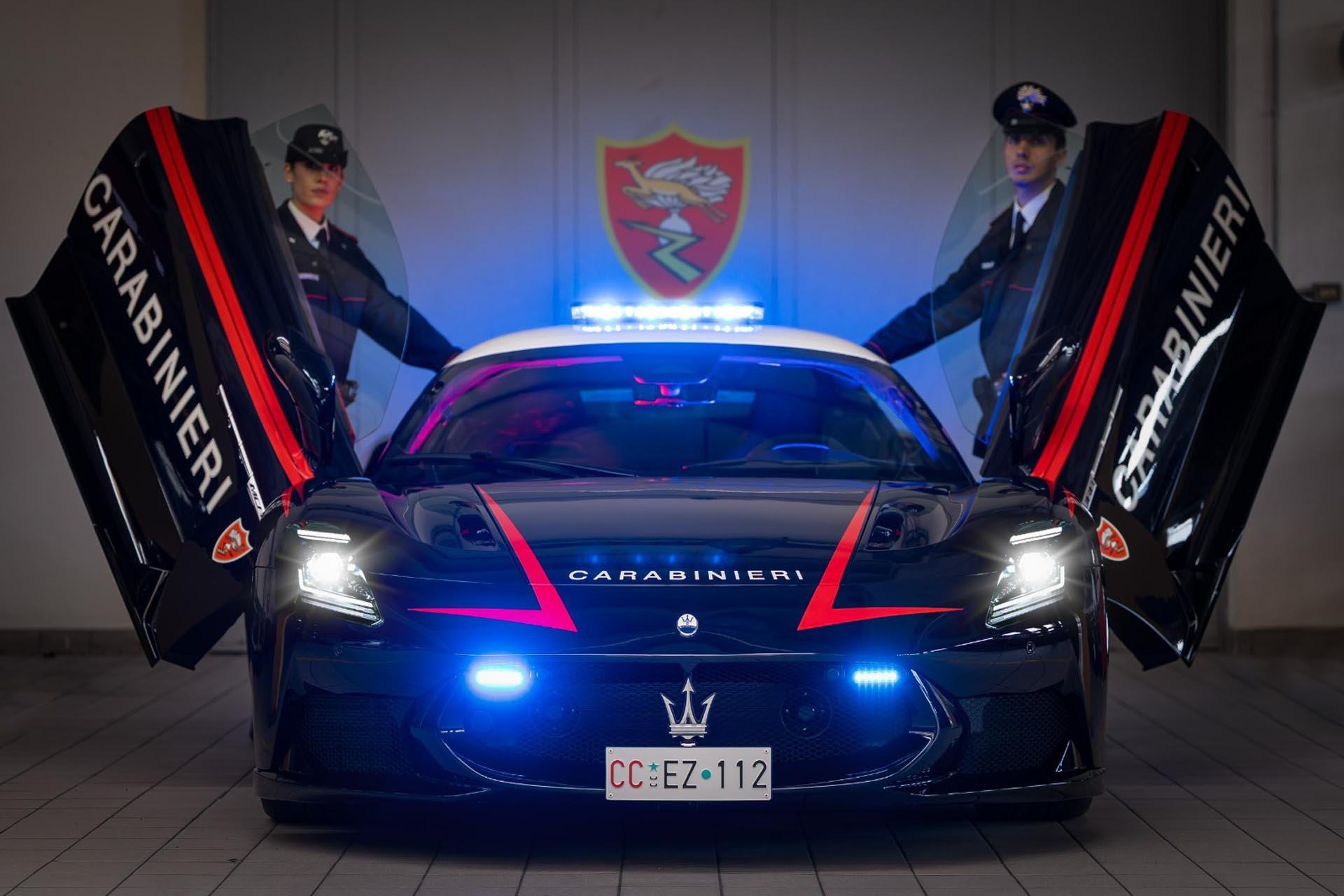 Карабинерите получиха Maserati MCPura
