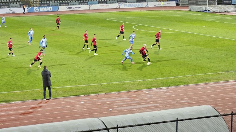 Лидерът във Втора лига с първа загуба през сезона