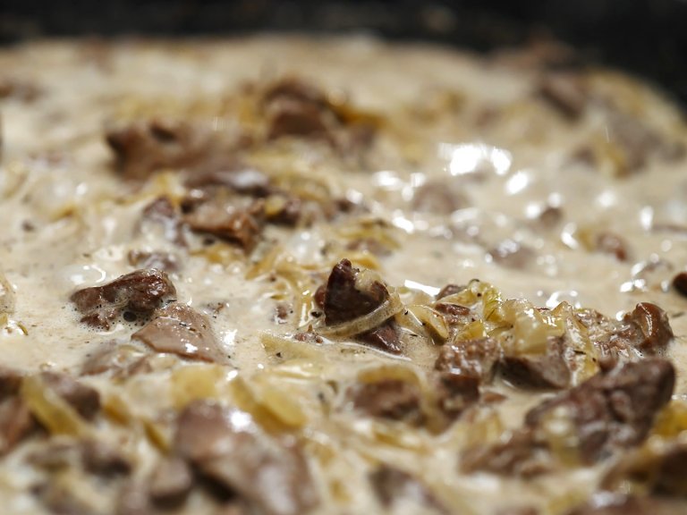 Набързо: Пилешки дробчета в сметанов сос