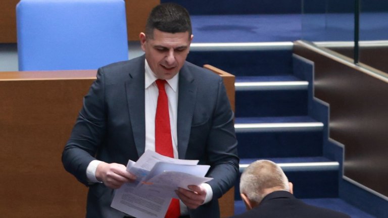 Ивайло Мирчев към Борисов: Не сте паднали сами, свалиха ви с невиждани протести