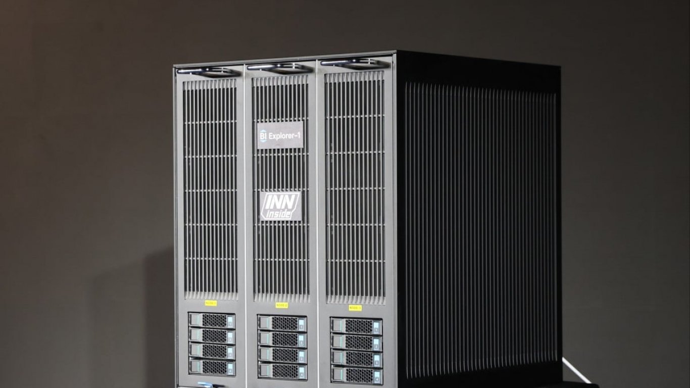 Китай представи "персонален" суперкомпютър с размерите на хладилник