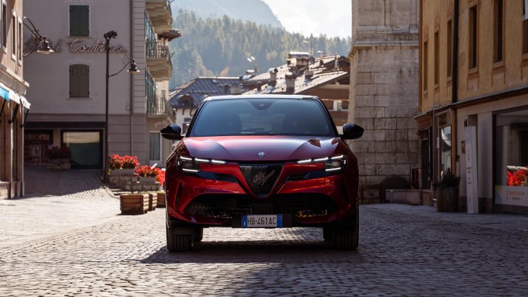 Продажбите на Alfa Romeo скочиха, но остават далеч зад германските конкуренти