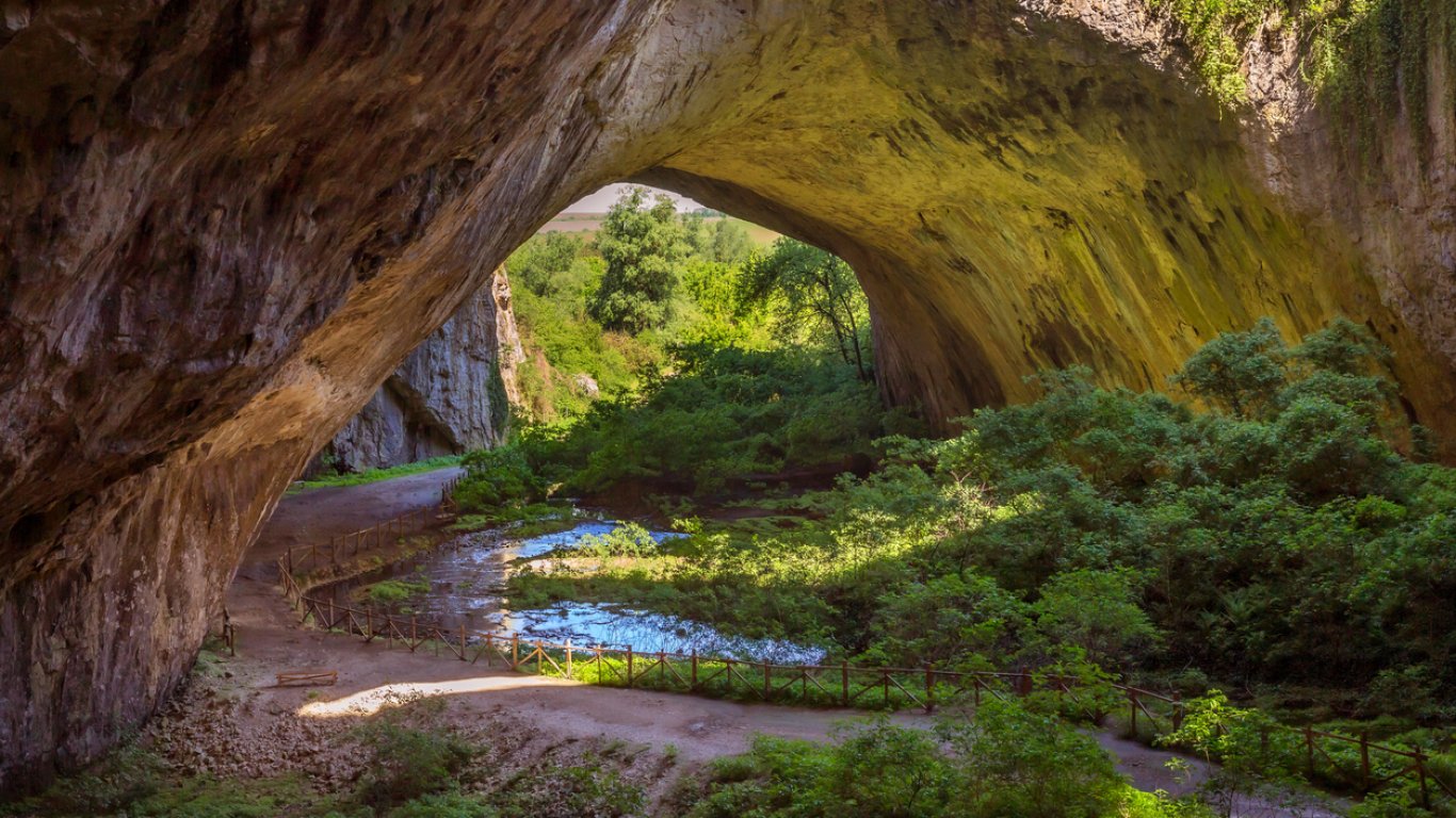 Три нови туристически маршрута представят богатствата на Деветашкото плато