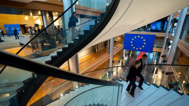 Европарламентът отменя гражданска награда, за да спести €200 хил. в бюджета си от 2 млрд.