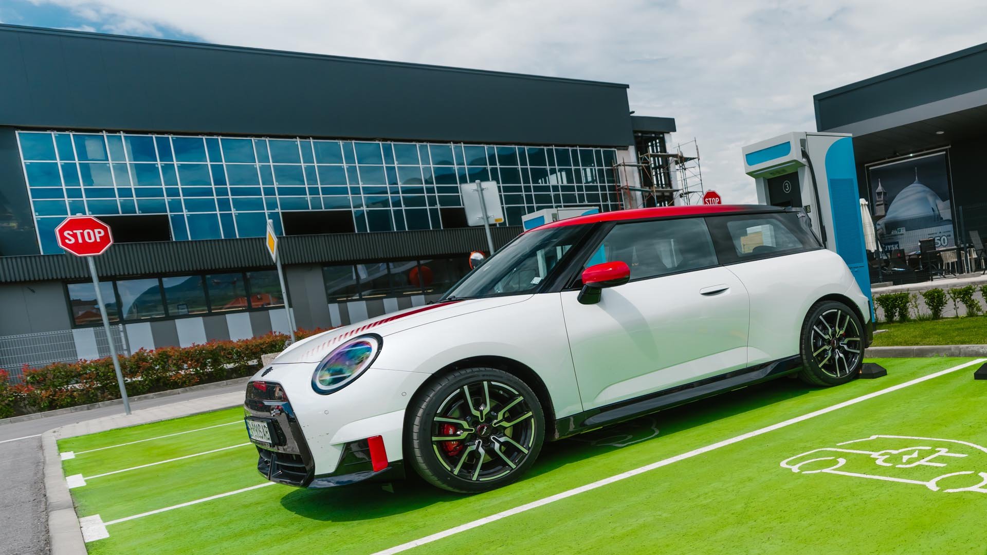 MINI John Cooper Works Electric