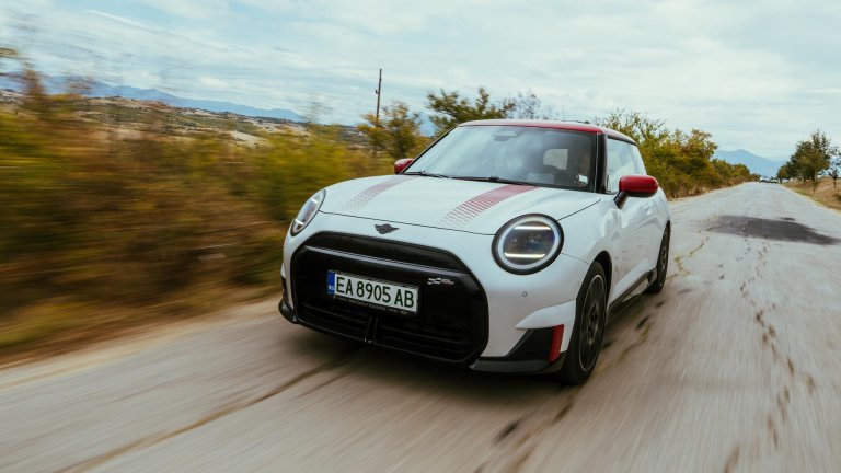 MINI John Cooper Works Electric - чиста радост от шофирането на ток