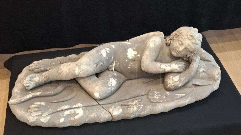 Мраморна скулптура "Спящият Купидон" е открита в хърватския град Пула