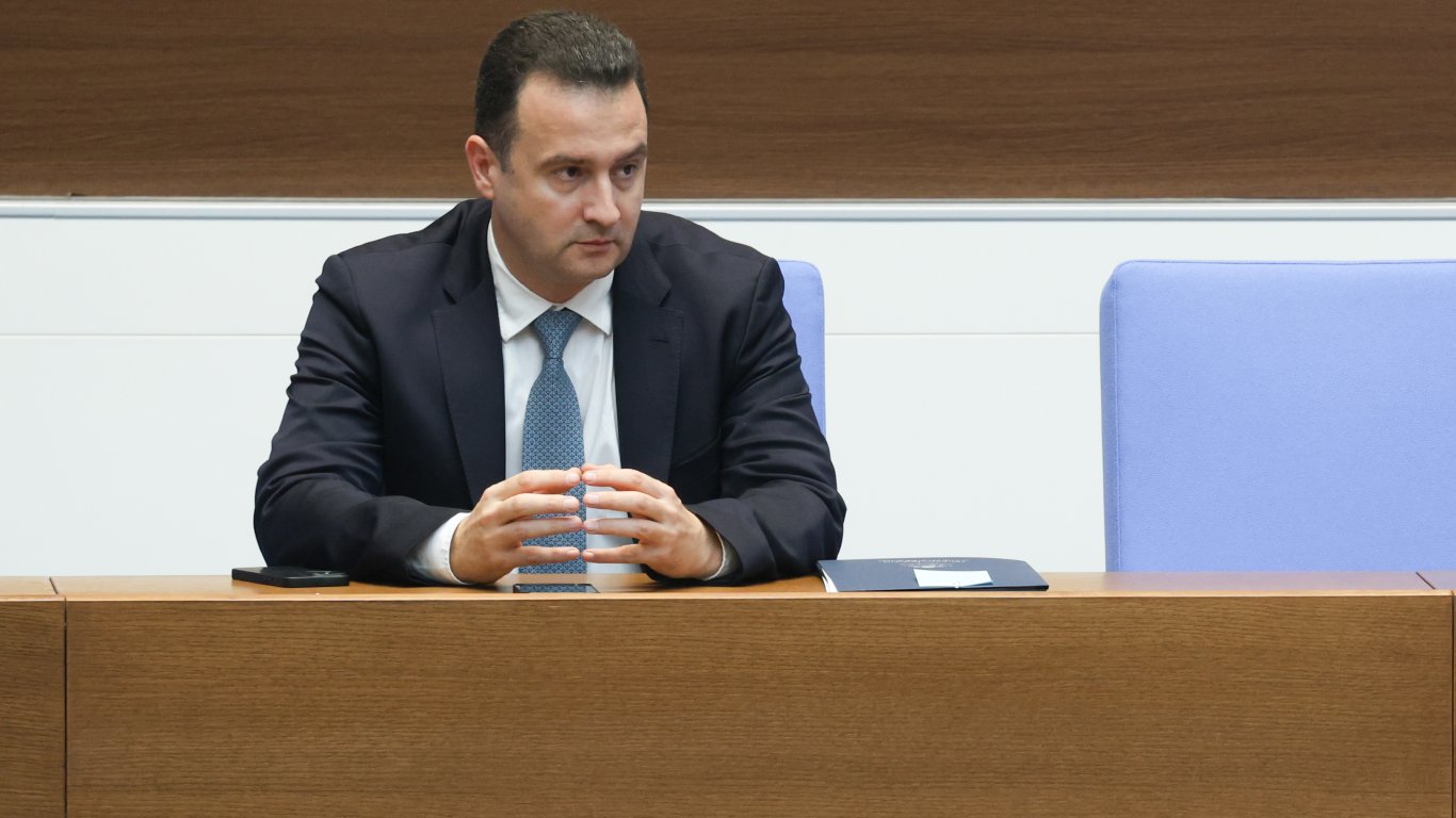 Парламентът прие спешната забрана за износ на горива заради санкциите на "Лукойл"