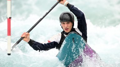 Спряха за 2 г. правата на британски кануист заради секс видео от летище