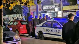 Мъжът, застрелял жена си в магазин в София, е открит мъртъв в кола