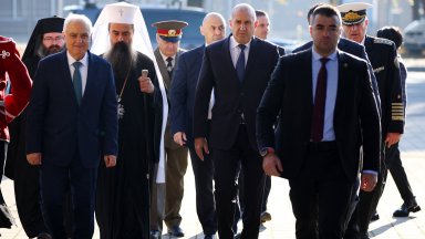 Денят на будителите и Архангелова задушница бяха почетени с официални церемонии (снимки)