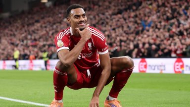 Край на кризата? Шампионът Ливърпул си припомни какво е победа и взе глътка въздух