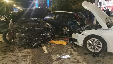 Пиян шофьор помете 6 коли на бул.