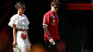 Звездата от Формула 1 на Ферари, Шарл Льоклер, се сгоди