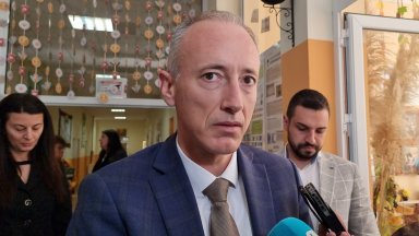 Забраната за телефони в училищата влиза в сила през януари