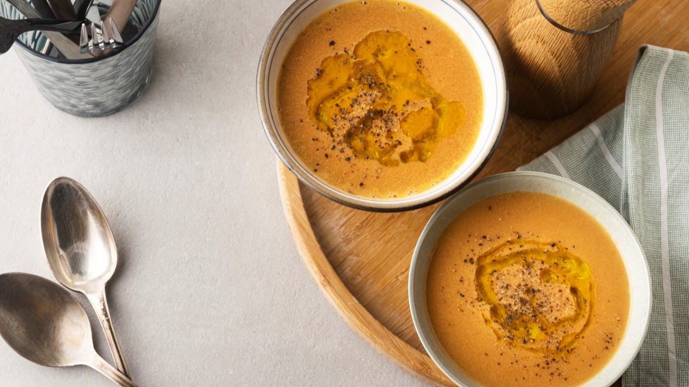 Пикантна крем супа от тиква и червена леща