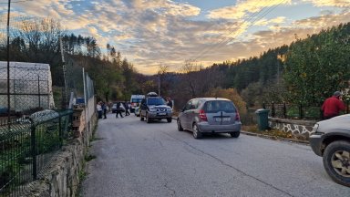 Камион с дърва се блъсна в каменна ограда край Смолян, шофьорът загина на място