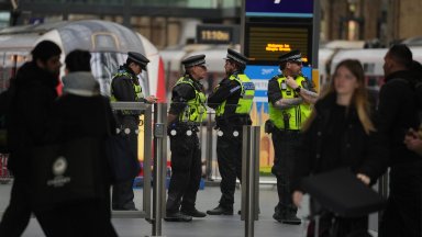 Нападателят в английския влак атакувал с голям кухненски нож