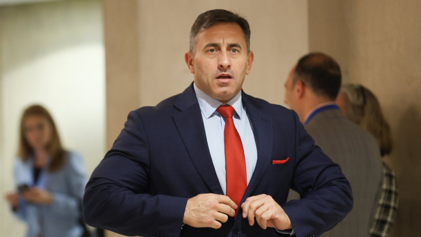 Румен Спецов става особен управител на "Лукойл Нефтохим"