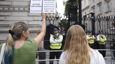 Лондон ще праща в затвора за протест пред дома на политик и държавен служител